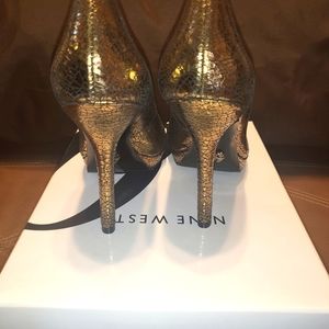 Nine West Love Fury Crackled Bronze-Gold Heel 8 Beautiful
